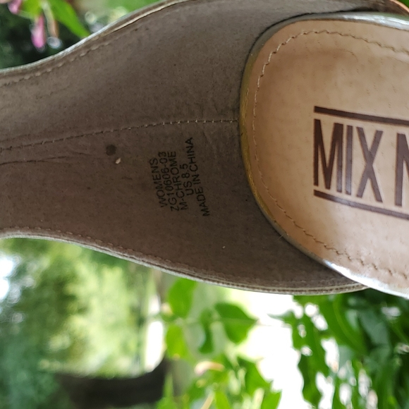 Silver sparkling heels sz. 8.5 - Picture 7 of 7